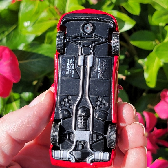 RACING CHAMPION ♡ 1998 Red Chevrolet Corvette - 1:64 Scale Diecast Model - Picture 17 of 17